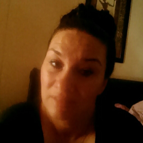 Profile Picture of Heather Pruitt (@simplyamazing76) on Poshmark