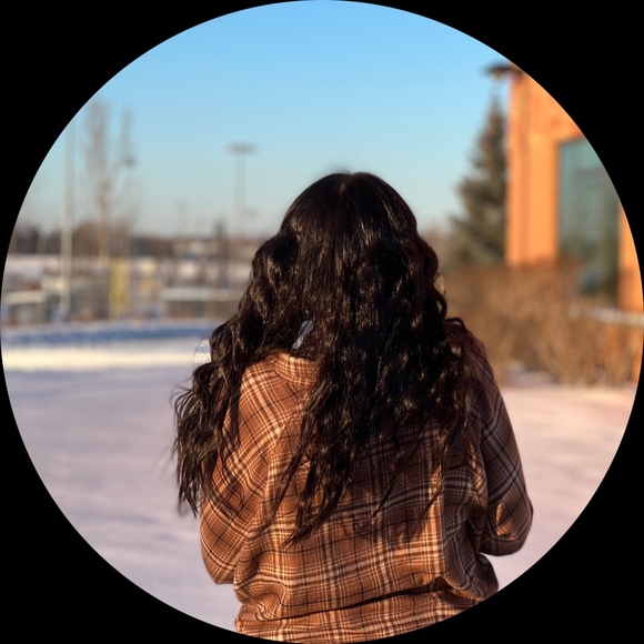 Profile Picture of Adrianna Heldman (@adriann_a) on Poshmark