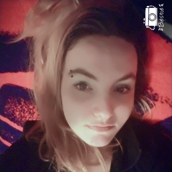 Profile Picture of Jessica Helfrick (@jessicahelfrick) on Poshmark