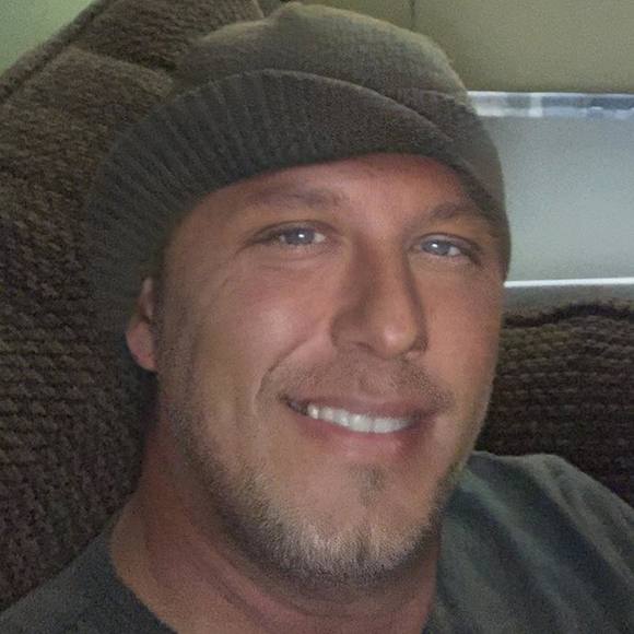 Profile Picture of Eric Remter (@ericyard4) on Poshmark