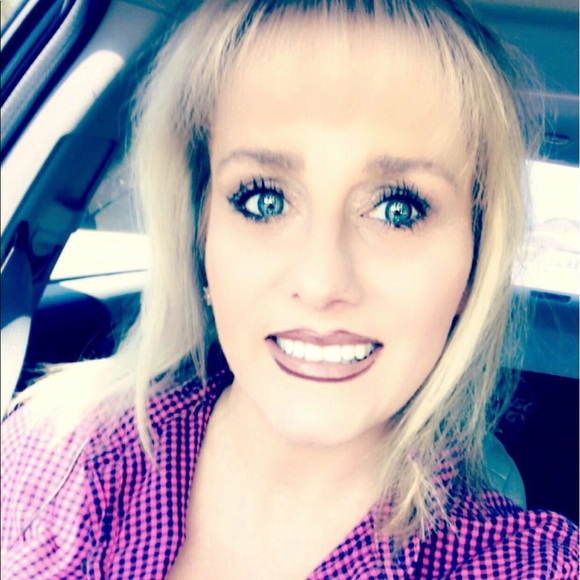 Profile Picture of Tamara Doherty (@hellokittytam) on Poshmark