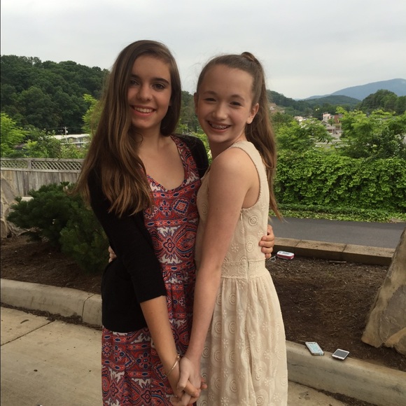 Profile Picture of Emily Kinnison (@emilykinnison) on Poshmark