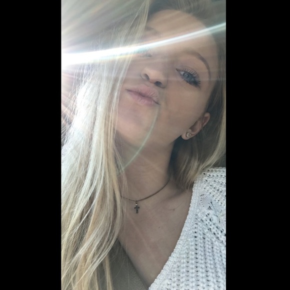 Sydney Van scyoc - Poshmark Profile Picture of Sydney Van scyoc (@svanscyoc7) on Poshmark