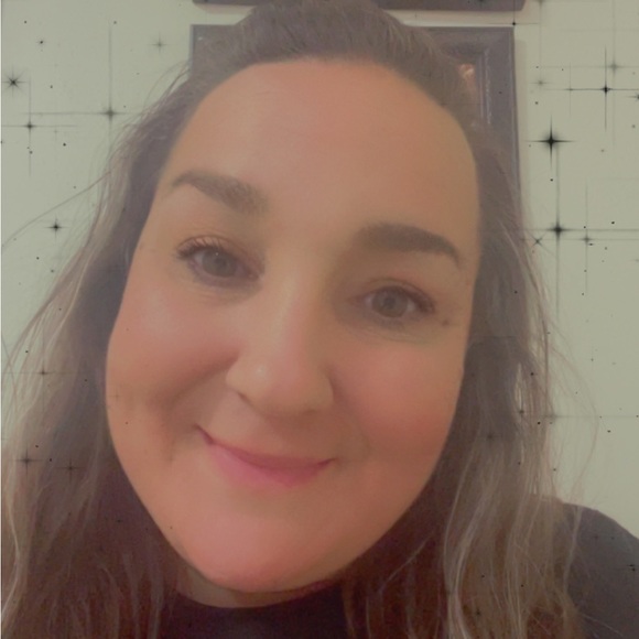 Profile Picture of Alicia Blocker (@aliciablocker) on Poshmark