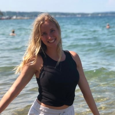 Profile Picture of Jessica Hughes (@happilyhughes) on Twitter