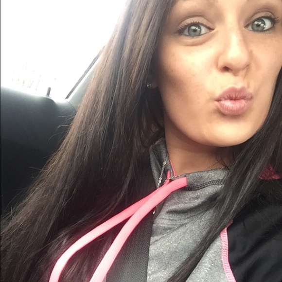 Profile Picture of Jaime Schwartz (@jaaaeerin) on Poshmark