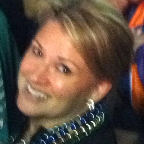 Profile Picture of Gretchen Froelich (@frolika) on Poshmark