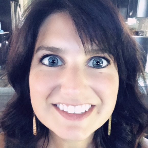 Profile Picture of Kelli Kohout (@kellikohout) on Poshmark