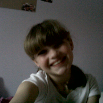 Profile Picture of Pauline (@PollyRead21) on Twitter