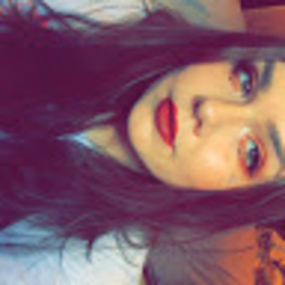 Profile Picture of Victoria Rosiak (@pitsybaba126) on Poshmark