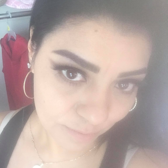 Profile Picture of Mary Esparza (@maryesparza664) on Poshmark