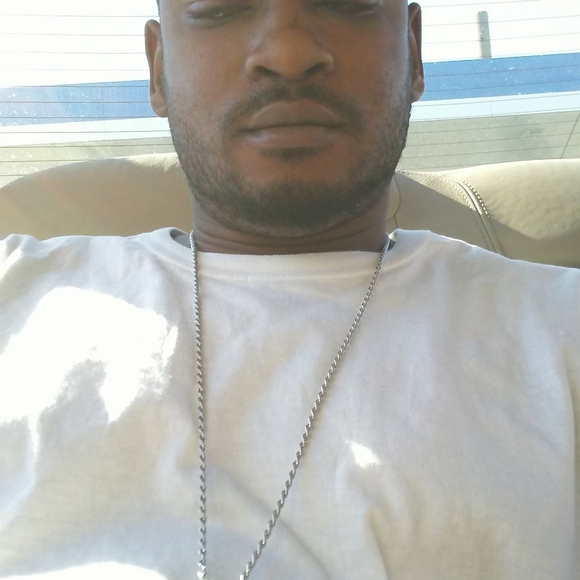 Profile Picture of Derrick Hatcher (@dhatcher0223) on Poshmark