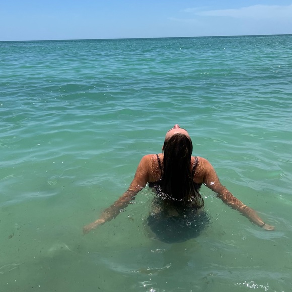 Isabella Caryl - Poshmark Profile Picture of Isabella Caryl (@izzybell421) on Poshmark