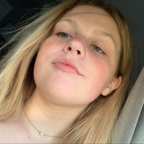 Profile Picture of Elle Maines (@ellemaines) on Poshmark