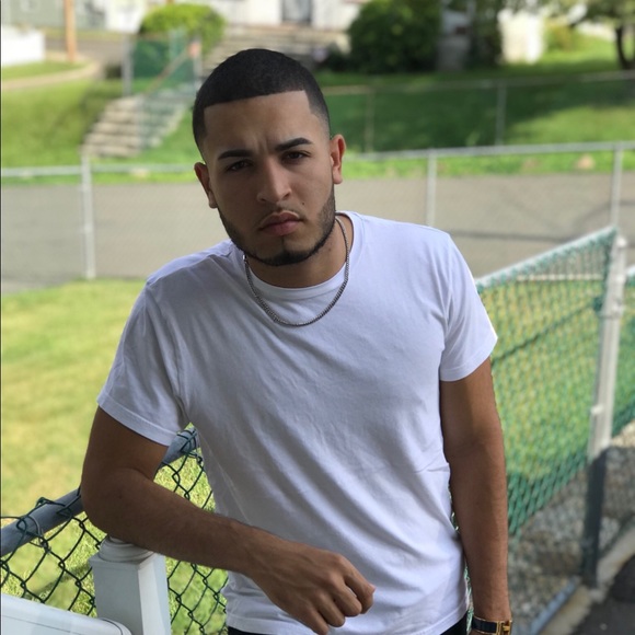 Profile Picture of William Brett (@wbv27) on Poshmark