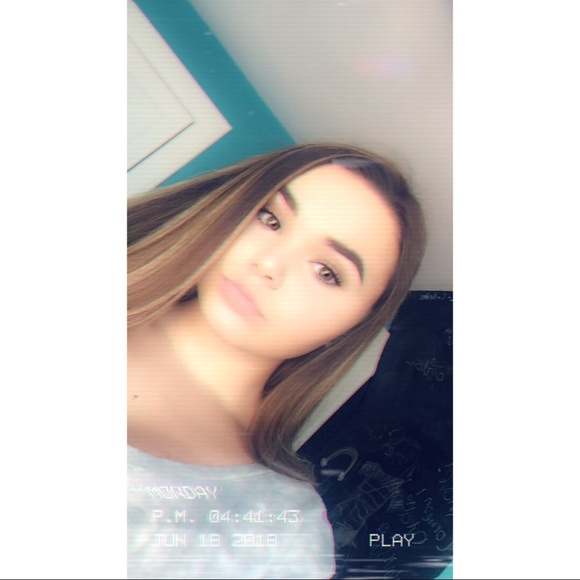 Profile Picture of Olivia Page (@xx_olivia_xxx) on Poshmark