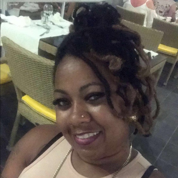Profile Picture of Erica Royle (@breezybad05) on Poshmark