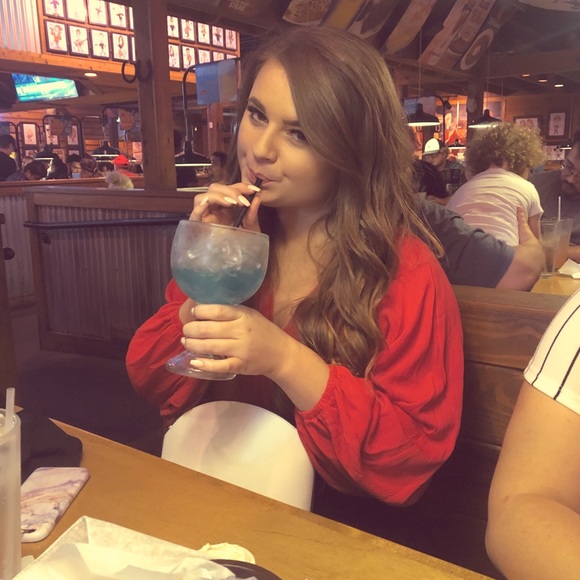 Profile Picture of Amber Dupree (@adup) on Poshmark