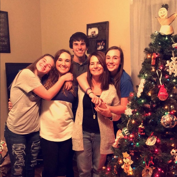 Profile Picture of Haley Spalding (@haleyspalding) on Poshmark