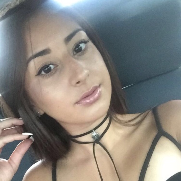 Profile Picture of Daniela Pelaez (@daniela574) on Poshmark