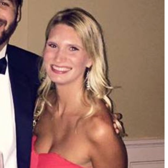 Profile Picture of Erin Simpson (@erin_e_simpson) on Poshmark