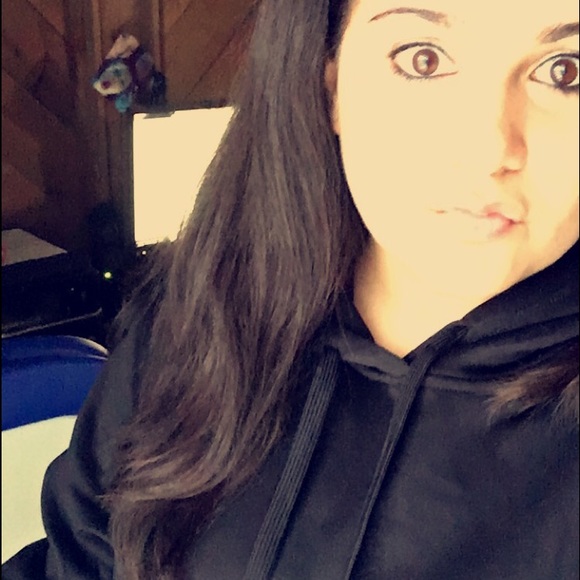 Gabby Mitchell - Poshmark Profile Picture of Gabby Mitchell (@gabmonster2000) on Poshmark