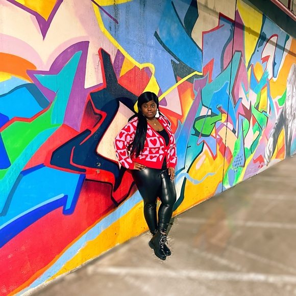 Profile Picture of Alex Jones (@jansgirls) on Poshmark