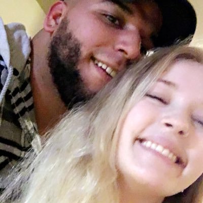 Profile Picture of Lily Hand (@lilyhand6) on Twitter