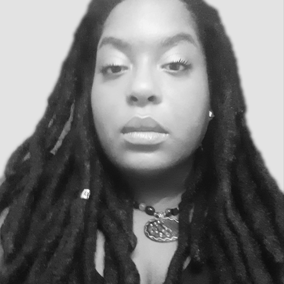 Profile Picture of Samantha Mcfayden (@smcfayden15) on Poshmark