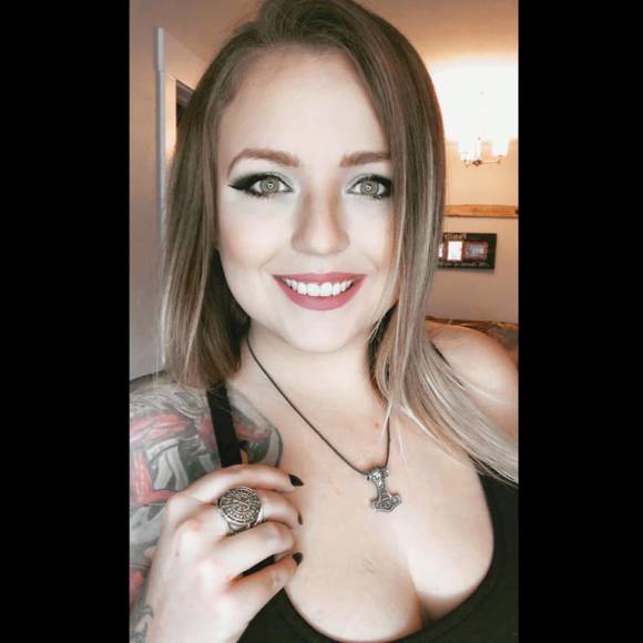 Profile Picture of Natalie Swensen (@natalieswensen) on Poshmark