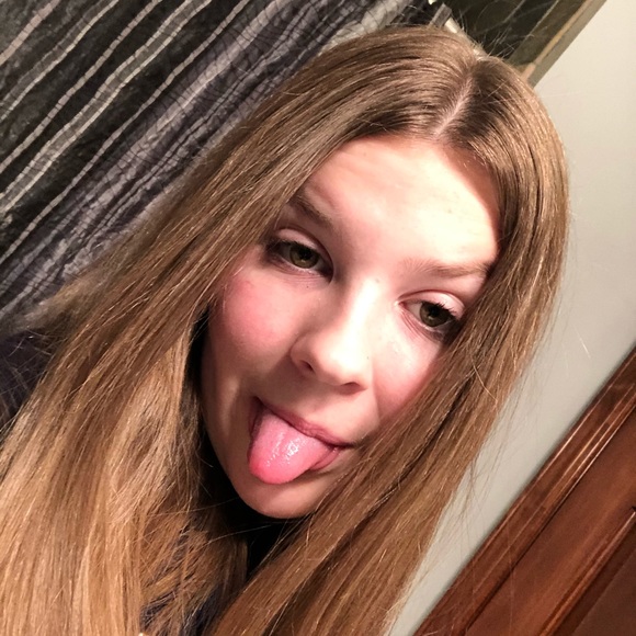 Profile Picture of Lucy Campbell (@lucy_campbell23) on Poshmark