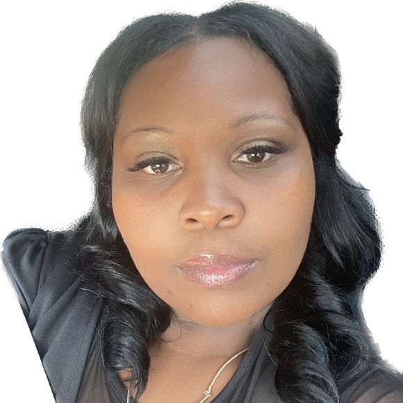 Profile Picture of Aisha Phillips (@aisha7685) on Poshmark