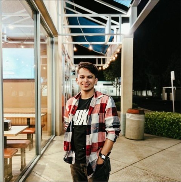 Profile Picture of Sama Sama (@samalopes) on Poshmark