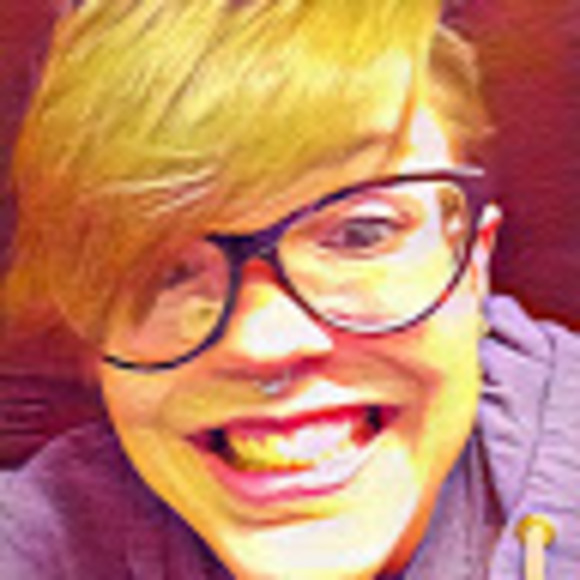 Profile Picture of Lea Cutsforth (@lkcutsforth) on Poshmark