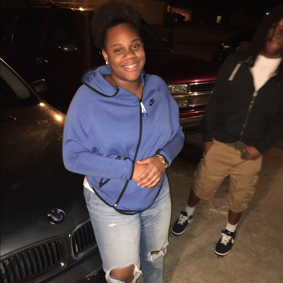 Profile Picture of Asyija Pippins (@asyija) on Poshmark