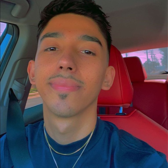 Profile Picture of Alex Ulloa (@alexu154) on Poshmark