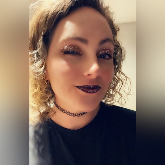 Profile Picture of Ariel Arch (@a3rchie) on Poshmark