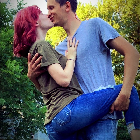 Profile Picture of Audrey Thomas (@am206959) on Poshmark