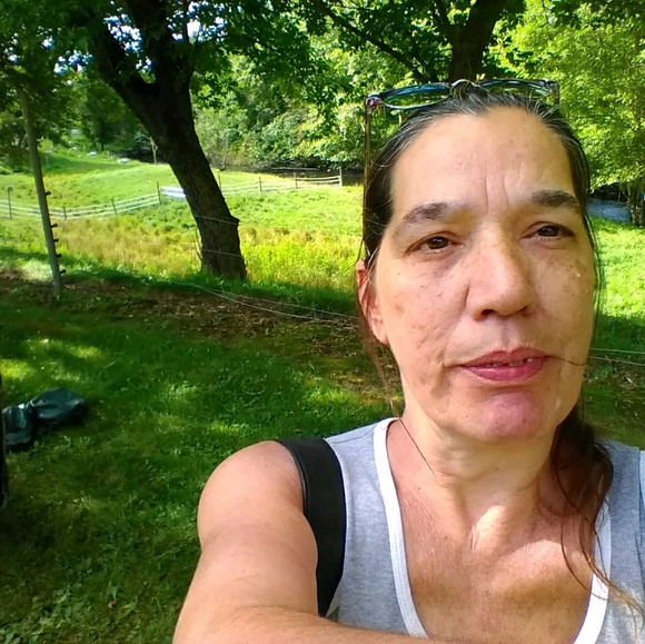 Profile Picture of Dawn Brown (@dawnbrown484) on Poshmark