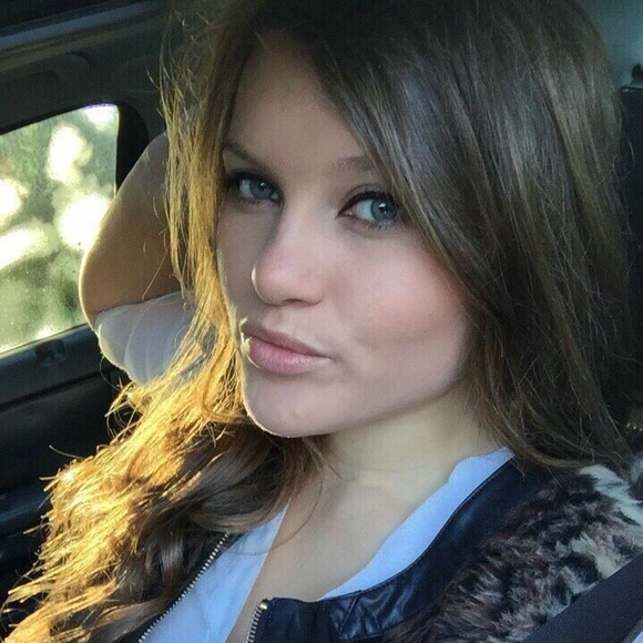 Profile Photo of Tatiana Malec (@tatianka95) on Poshmark