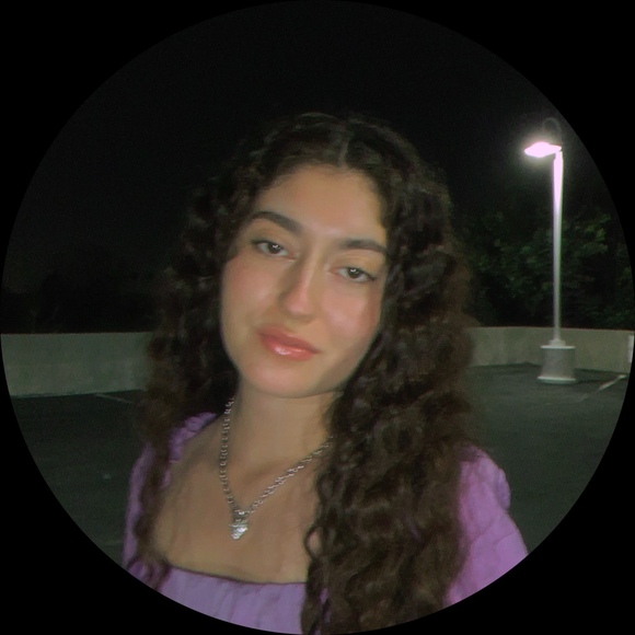 Profile Picture of Juliana Abele (@julfaith) on Poshmark