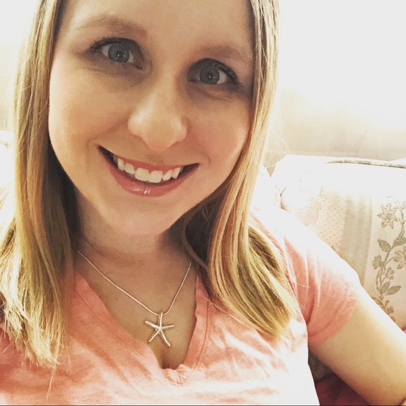 Profile Picture of Heather Van hoogen (@hoogen) on Poshmark
