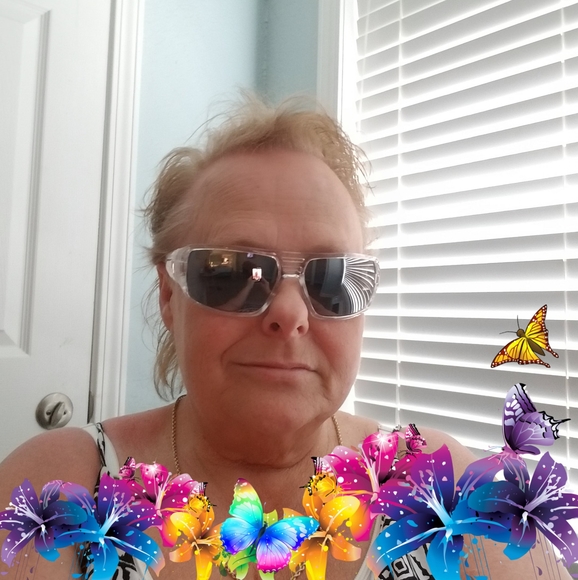 Profile Picture of Leisa Donnette (@leisadonnette) on Poshmark