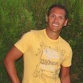 Profile Picture of Paul Daniels (@@kissmyflipflops) on Twitter