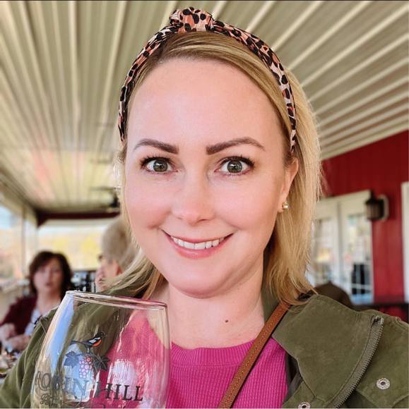 Profile Picture of Whitney Lambert (@whitneylambe358) on Poshmark