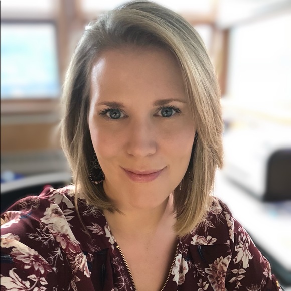 Profile Picture of Lily Albecker (@ljalbecker) on Poshmark