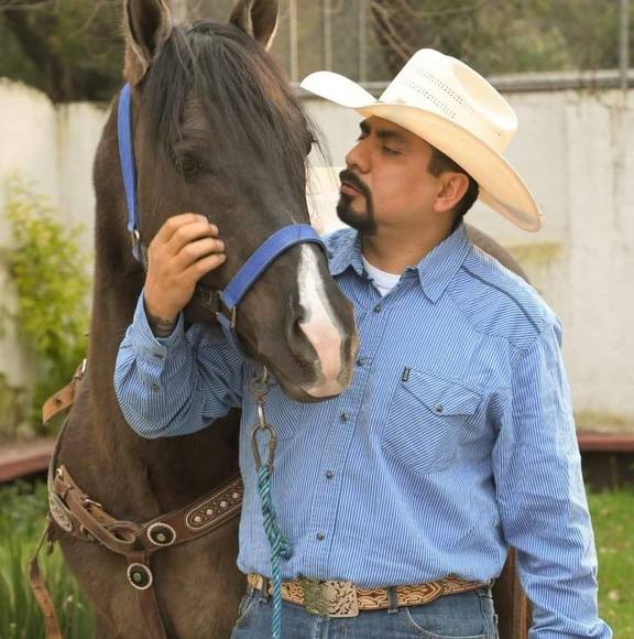 Profile Picture of Luis arcadio Perez cuervo (@mvz_animal) on Poshmark