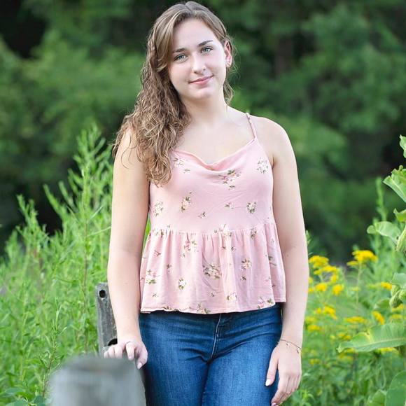 Profile Picture of Madeline Johnson (@maddiej418) on Poshmark