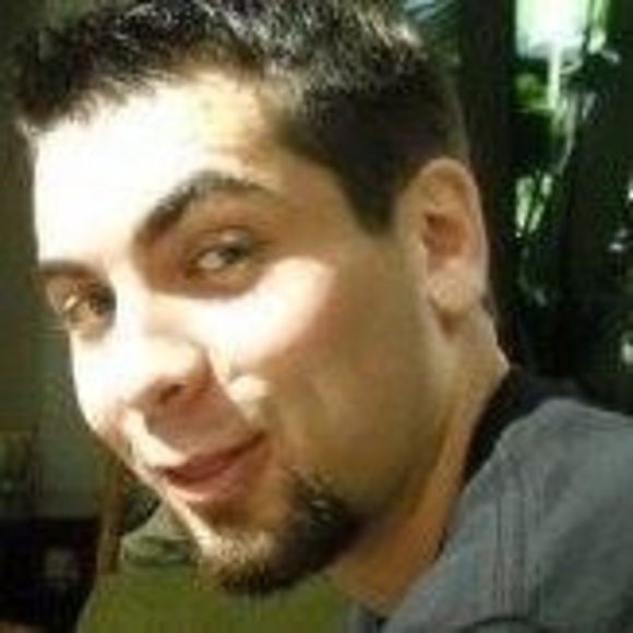 Profile Picture of Robert Hendricks (@standalone13x) on Poshmark