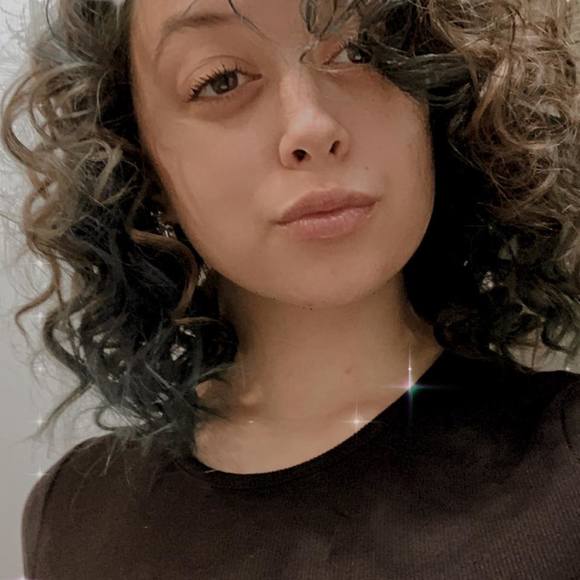 Profile Picture of Isis Sanchez (@isisbloom21) on Poshmark